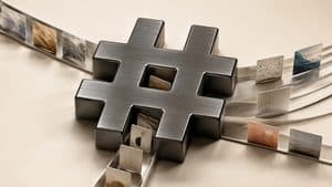 Simbolo hashtag rappresentato come struttura che organizza e separa contenuti digitali
