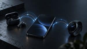 Smartphone, auricolare e smartwatch collegati tramite comunicazione Bluetooth wireless